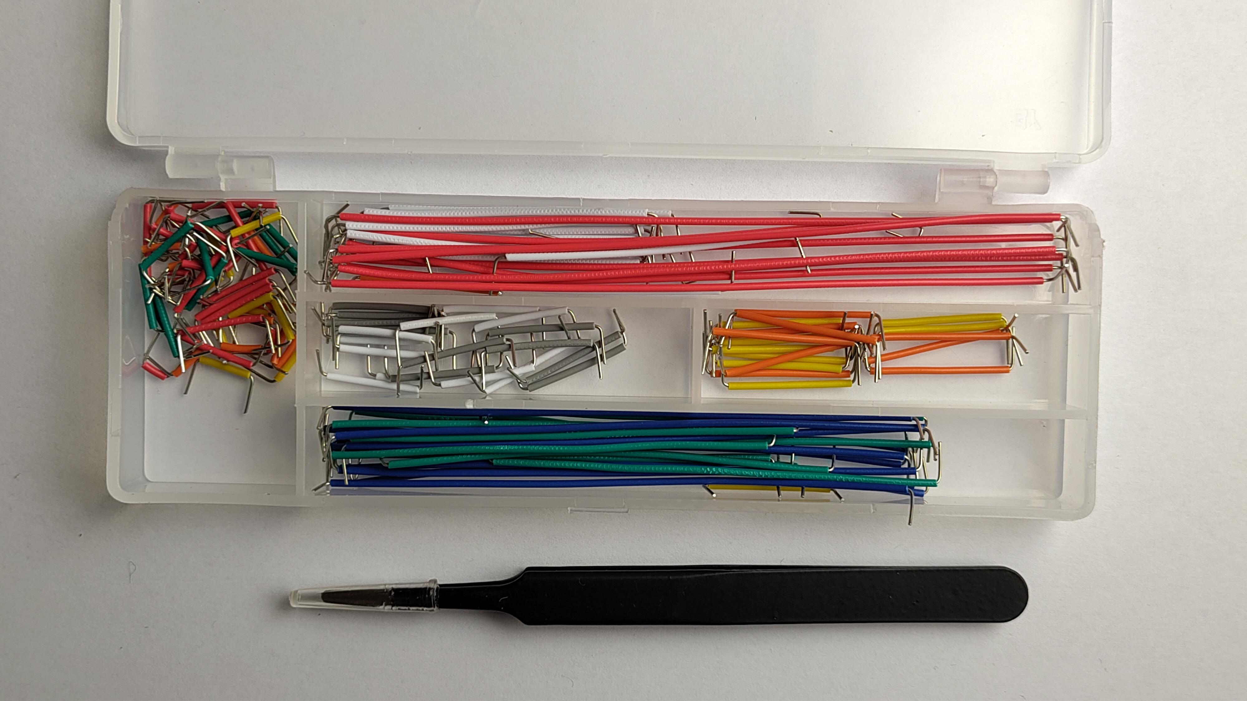 Drahtbrücken und Pinzette